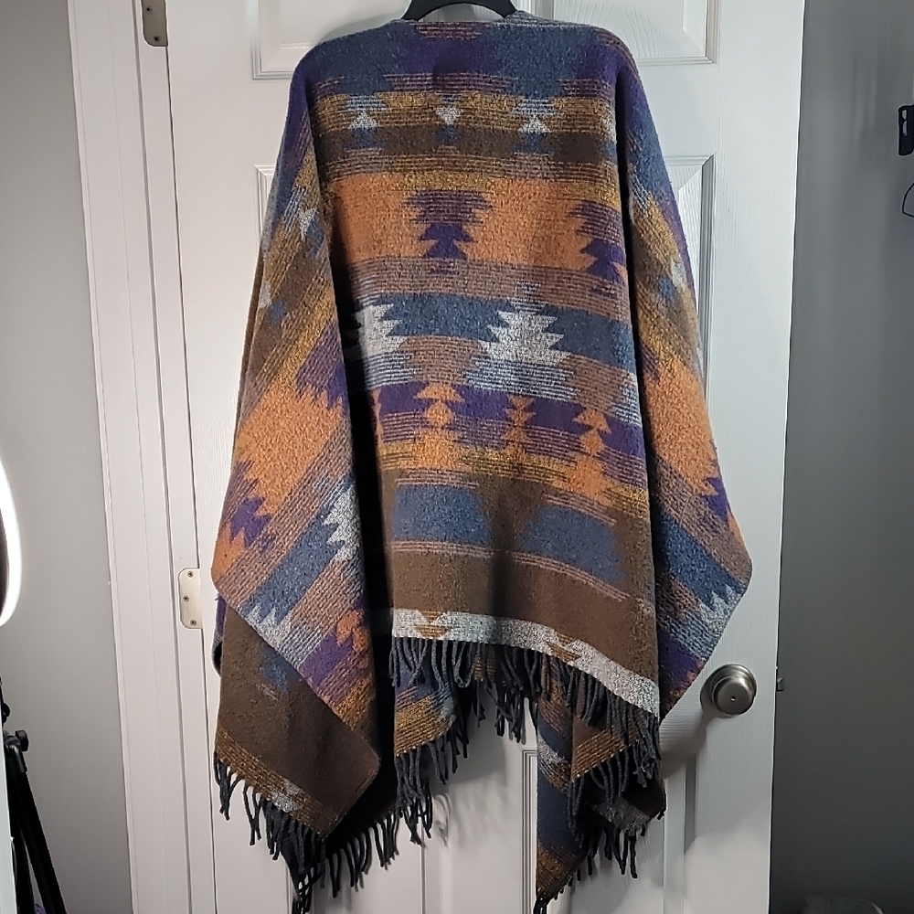 Multicolor Geometric Patterned Poncho - image 6